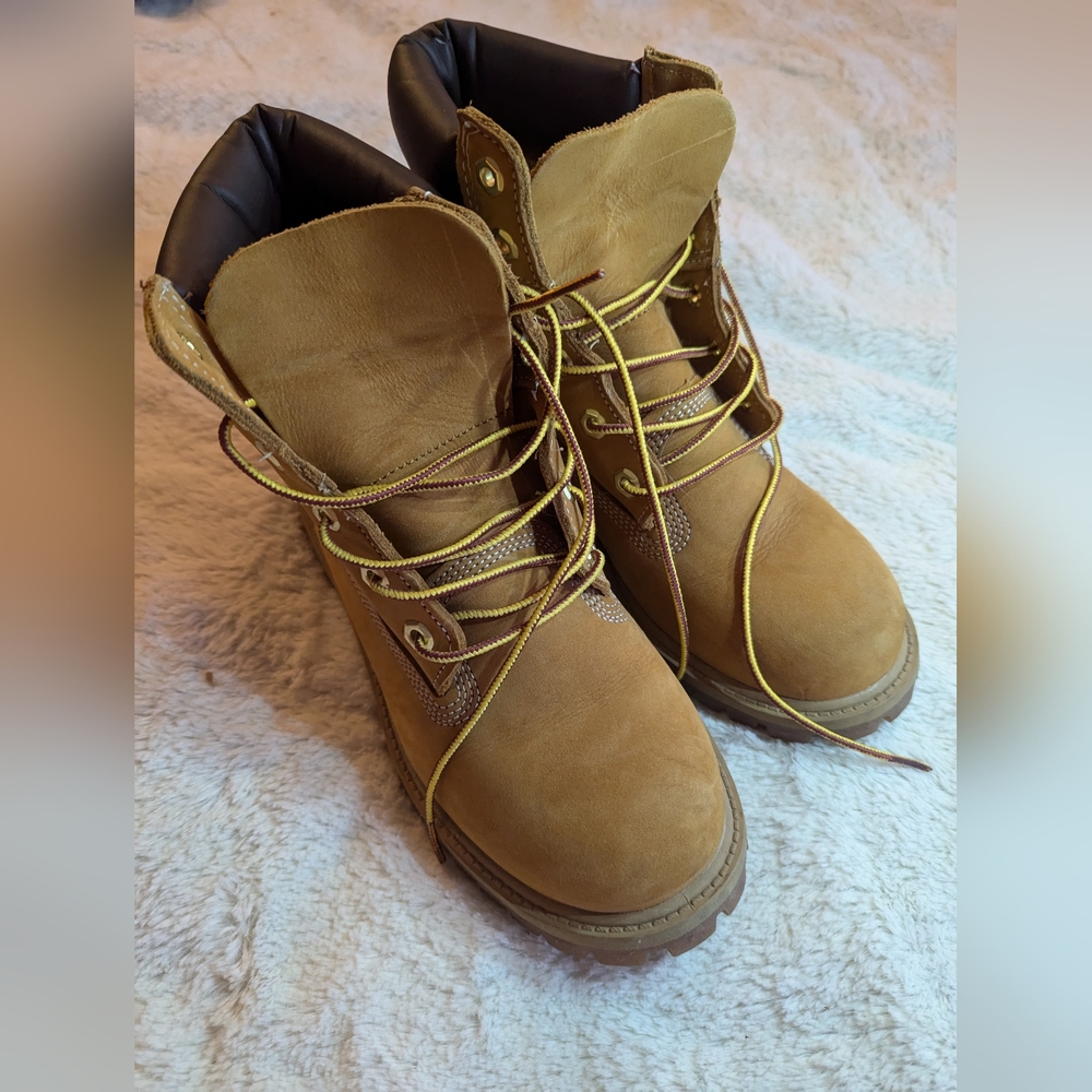 Timberland 5.5 Junior (7.5ish women) leather and manmade upper